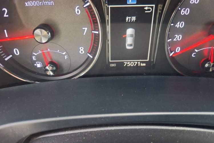 Used Toyota Crown 2018 2.0T Fashion Edition Odometer Close Up