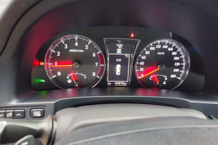 Used Toyota Crown 2018 2.0T Fashion Edition Odometer Close Up