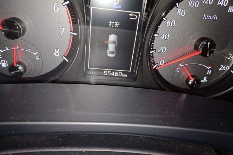 Used Toyota Crown 2018 2.0T Fashion Edition Odometer Close Up