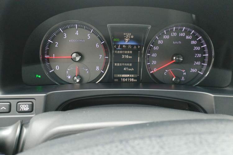 Used Toyota Crown 2018 2.0T Fashion Edition Odometer Close Up