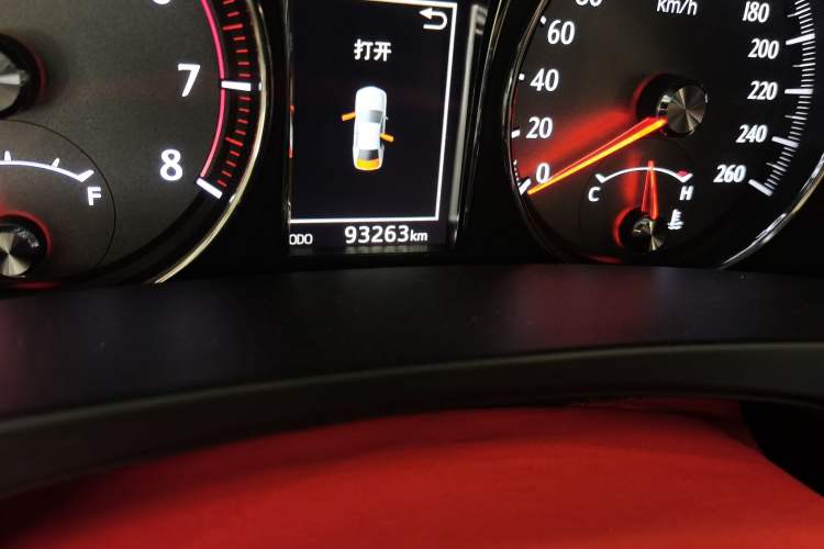 Used Toyota Crown 2018 2.0T Sport Edition Odometer Close Up