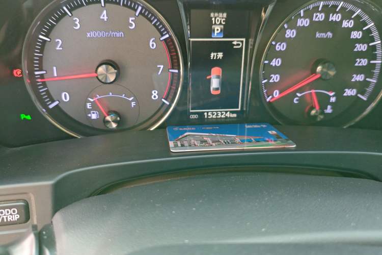 Used Toyota Crown 2018 2.0T Fashion Edition Odometer Close Up