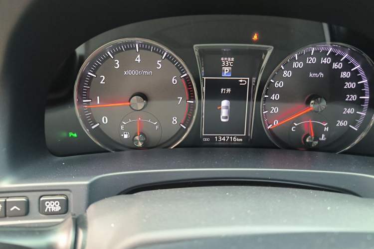 Used Toyota Crown 2018 2.0T Fashion Edition Odometer Close Up