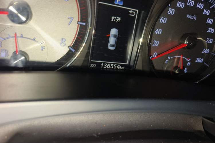 Used Toyota Crown 2018 2.0T Fashion Edition Odometer Close Up