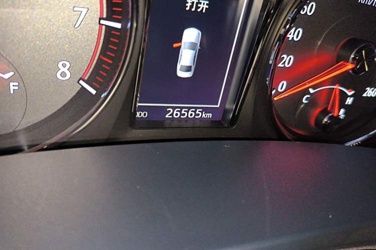 Used Toyota Crown 2018 2.0T Sport Edition Odometer Close Up