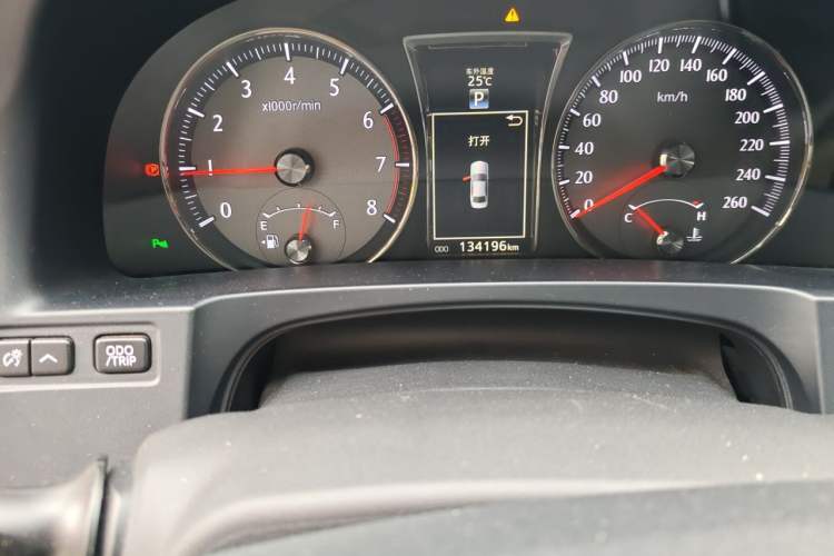 Used Toyota Crown 2018 2.0T Sport Edition Odometer Close Up