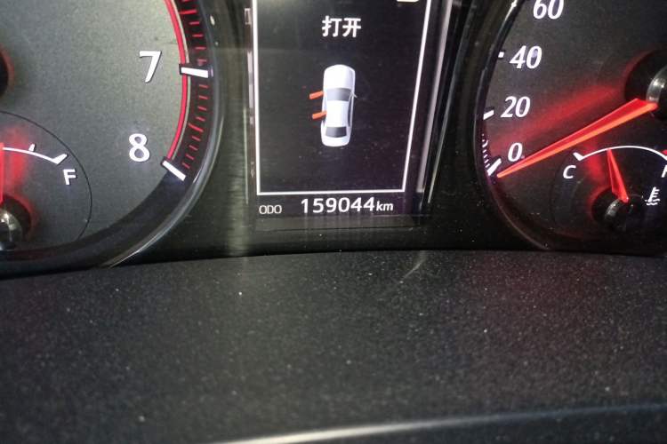 Used Toyota Crown 2018 2.0T Fashion Edition Odometer Close Up
