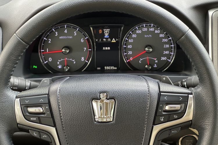 Used Toyota Crown 2018 2.0T Fashion Edition Odometer Close Up