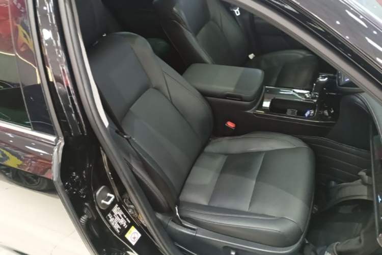 Used Toyota Crown 2018 2.0T Fashion Edition Right Front Seat