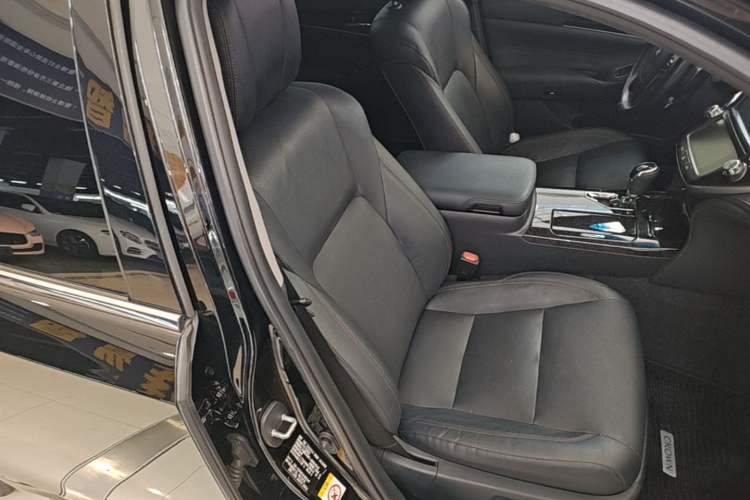 Used Toyota Crown 2018 2.0T Fashion Edition Right Front Seat