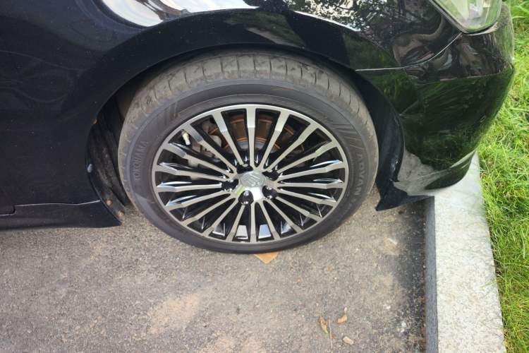 Used Toyota Crown 2018 2.0T Fashion Edition Right Front Wheel Hub