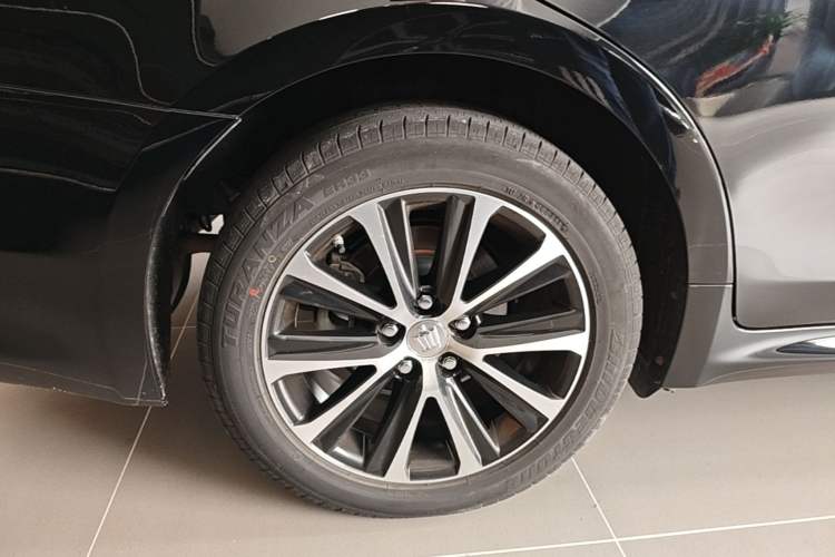 Used Toyota Crown 2018 2.0T Fashion Edition Right Rear Wheel Hub