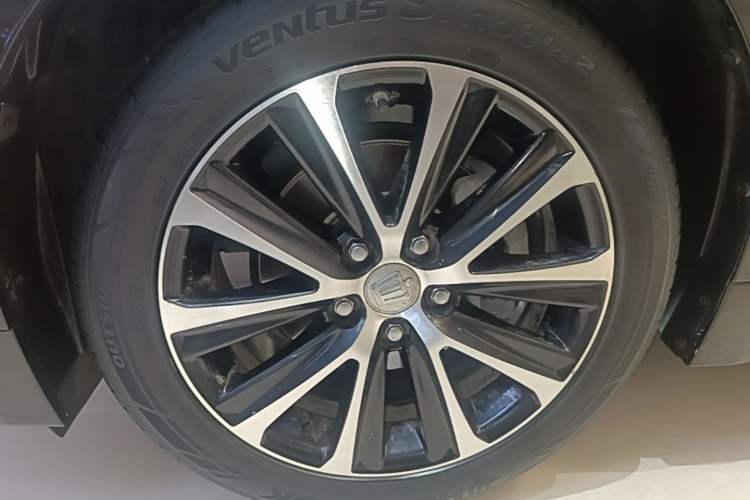 Used Toyota Crown 2018 2.0T Fashion Edition Right Rear Wheel Hub