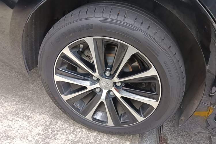 Used Toyota Crown 2018 2.0T Fashion Edition Right Rear Wheel Hub