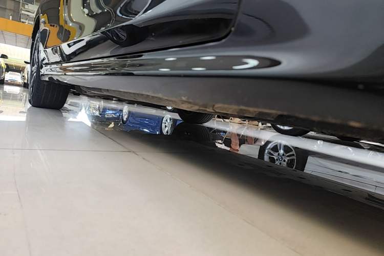 Used Toyota Crown 2018 2.0T Fashion Edition Right Side Sill