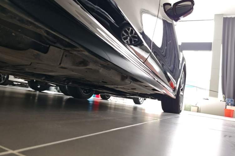 Used Toyota Crown 2018 2.0T Fashion Edition Right Side Sill