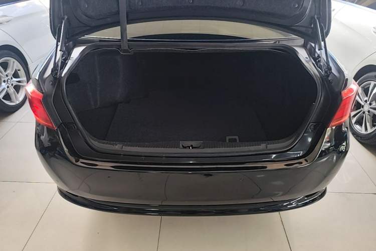 Used Toyota Crown 2018 2.0T Fashion Edition Trunk