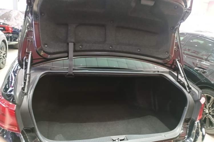 Used Toyota Crown 2018 2.0T Fashion Edition Trunk