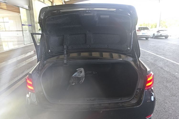 Used Toyota Crown 2018 2.0T Fashion Edition Trunk