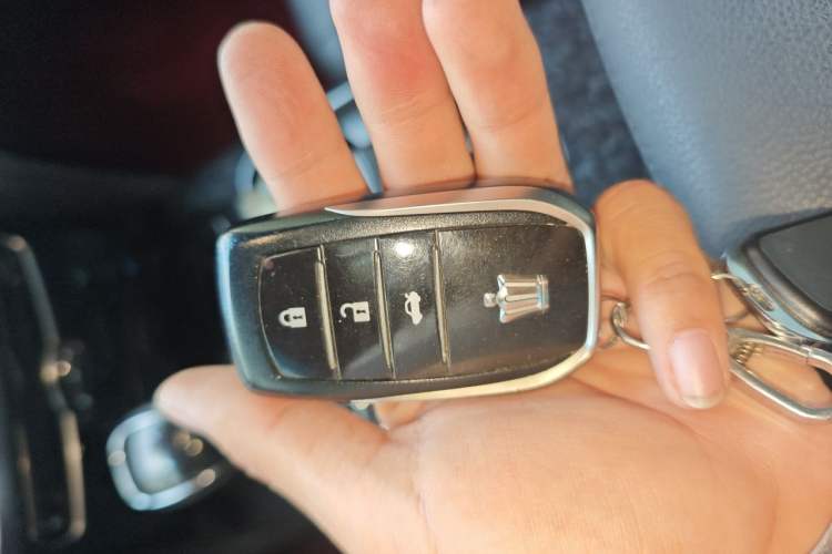 Used Toyota Crown 2018 2.0T Premium Edition Vehicle Key