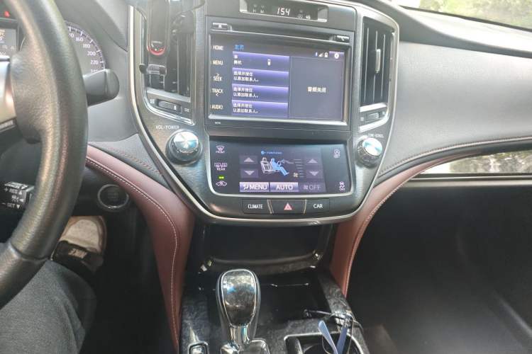 Used Toyota Crown 2018 2.0T Sport Edition Audio And AC Panel