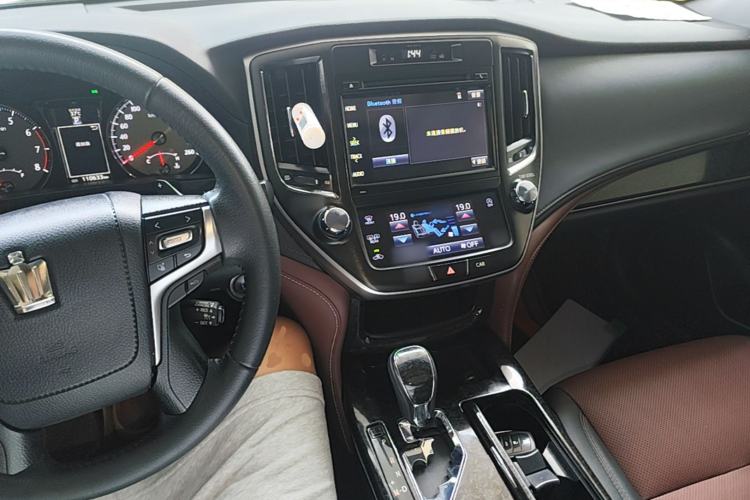 Used Toyota Crown 2018 2.0T Sport Edition Center Console