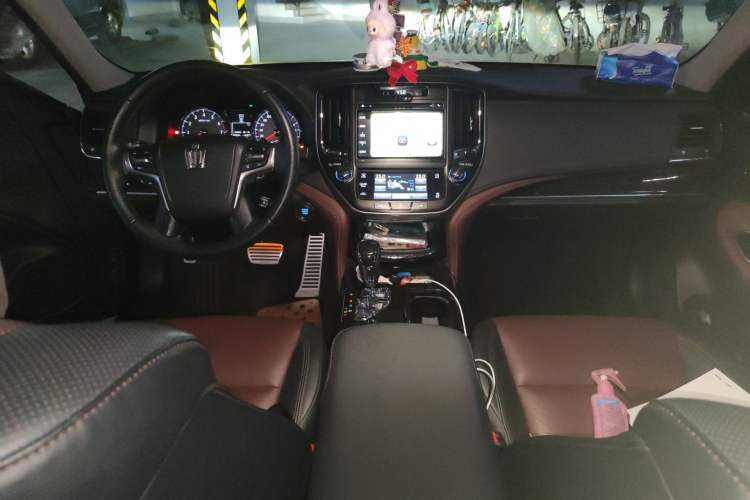 Used Toyota Crown 2018 2.0T Sport Edition Center Console