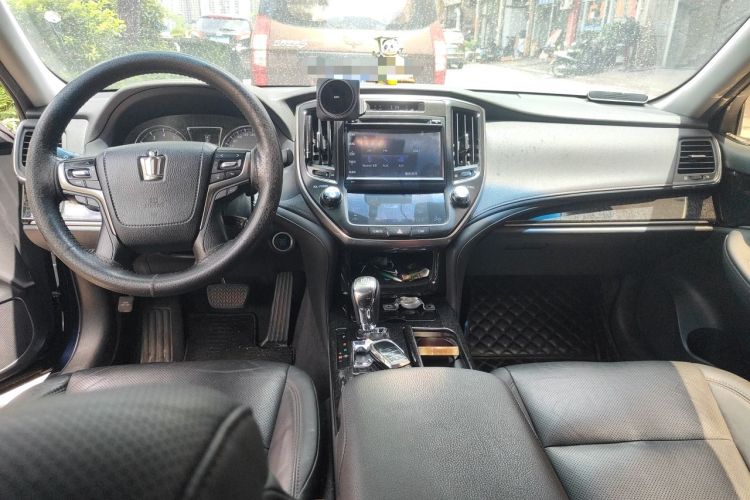 Used Toyota Crown 2018 2.0T Fashion Edition Center Console