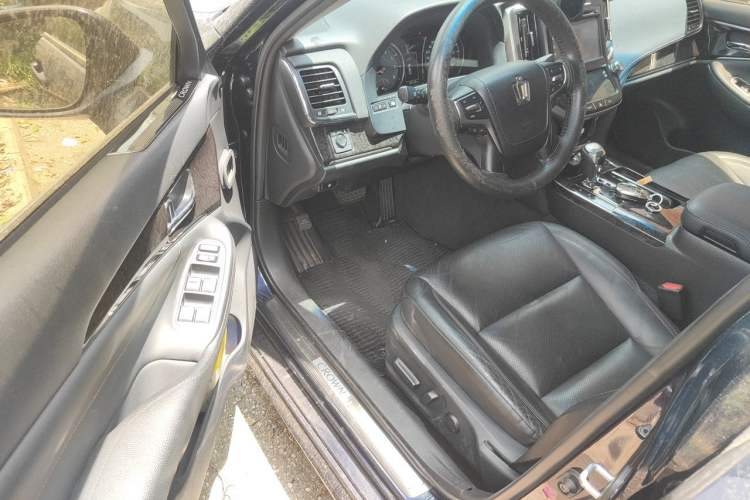 Used Toyota Crown 2018 2.0T Fashion Edition Driver Seat