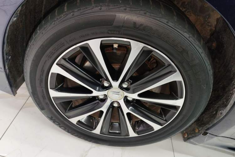 Used Toyota Crown 2018 2.0T Fashion Edition Exterior 1