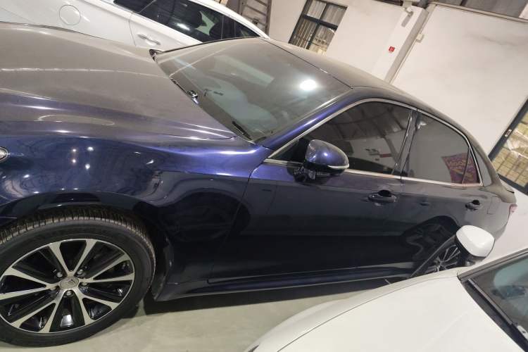 Used Toyota Crown 2018 2.0T Fashion Edition Exterior 3