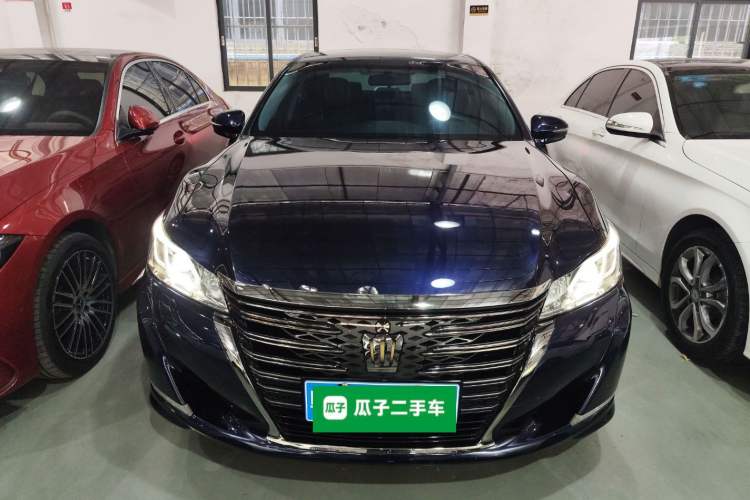 Used Toyota Crown 2018 2.0T Fashion Edition Front