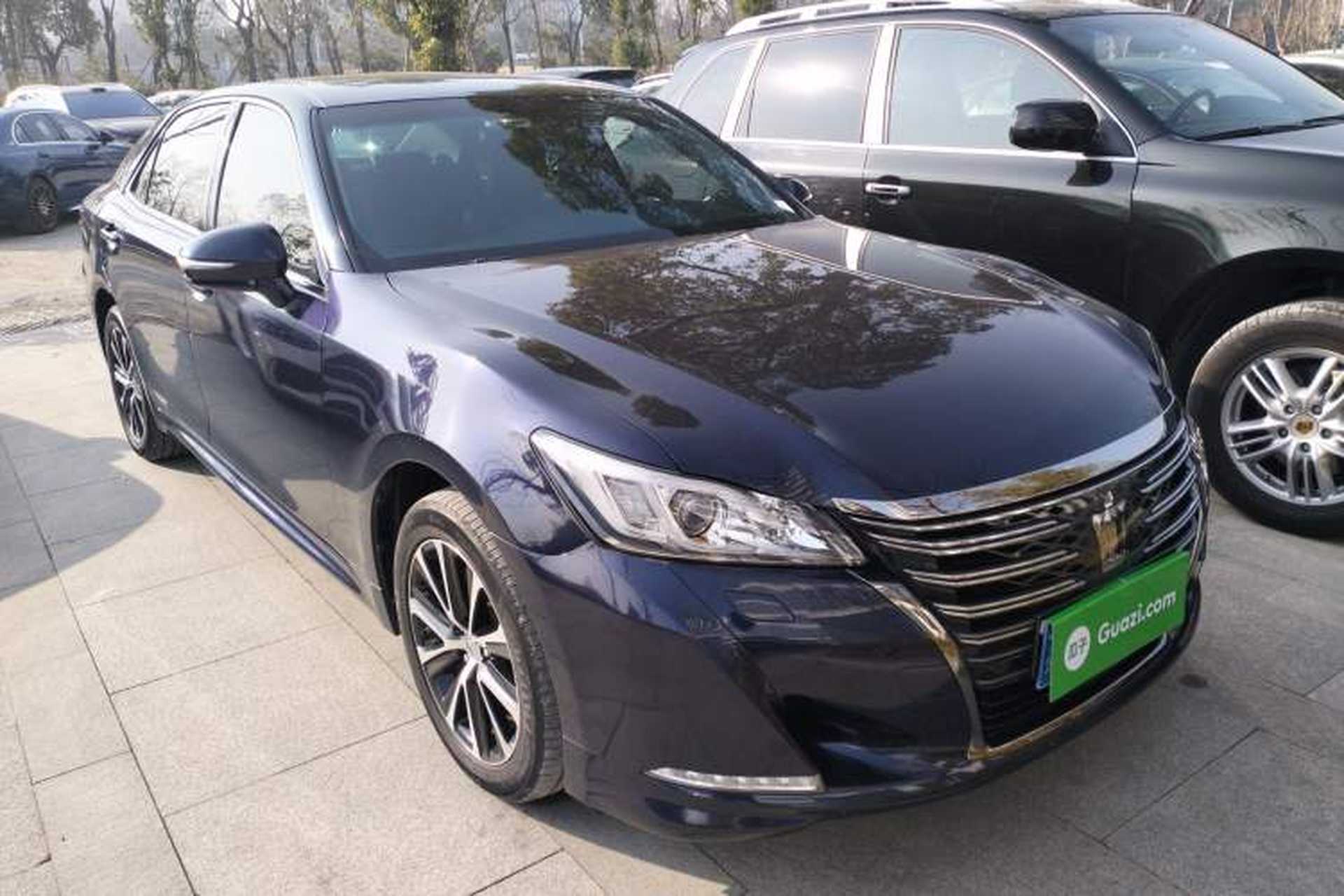 Used Toyota Crown 2018 2.0T Fashion Edition Front Right 45 Deg