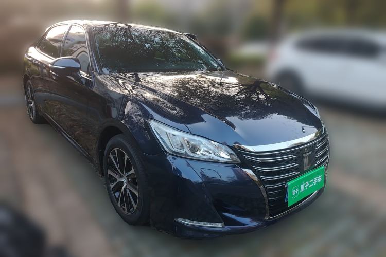Used Toyota Crown 2018 2.0T Fashion Edition Front Right 45 Deg