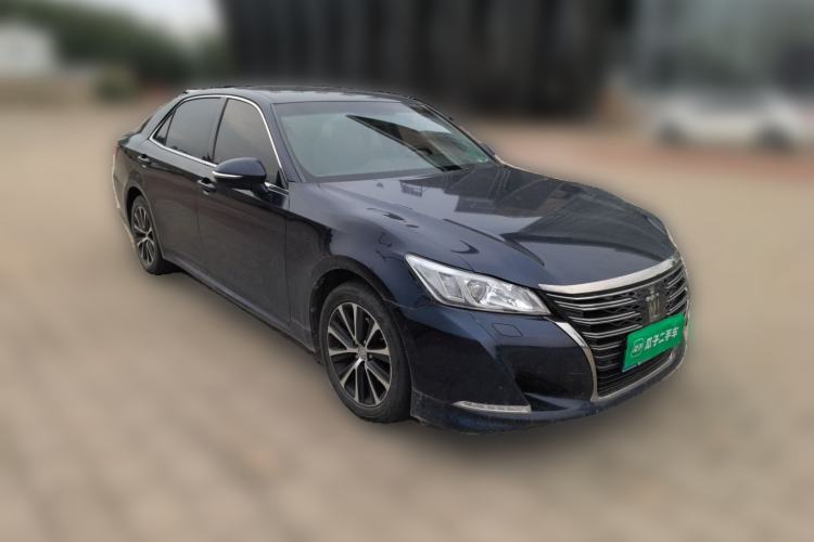 Used Toyota Crown 2018 2.0T Fashion Edition Front Right 45 Deg