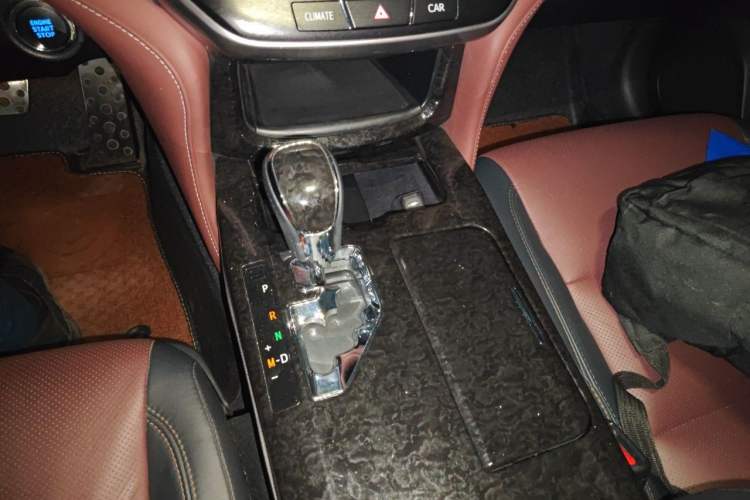 Used Toyota Crown 2018 2.0T Sport Edition Gear Lever