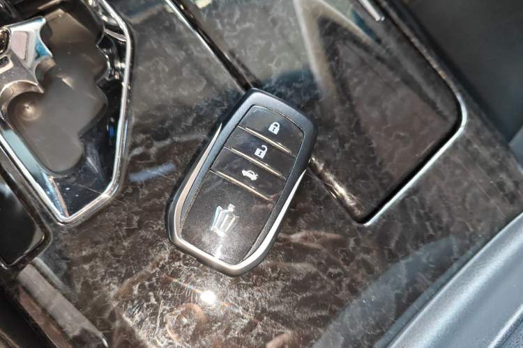 Used Toyota Crown 2018 2.0T Fashion Edition Interior 1