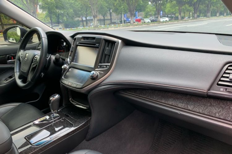 Used Toyota Crown 2018 2.0T Fashion Edition Interior 10