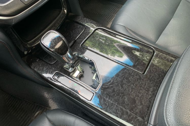 Used Toyota Crown 2018 2.0T Fashion Edition Interior 11