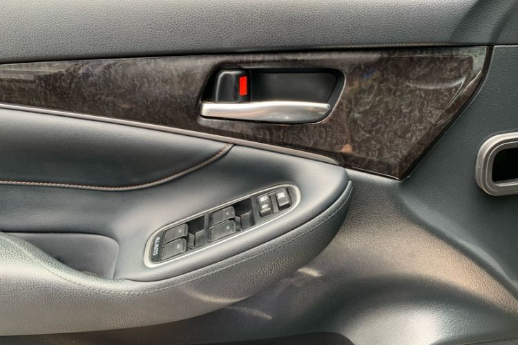 Used Toyota Crown 2018 2.0T Fashion Edition Interior 12