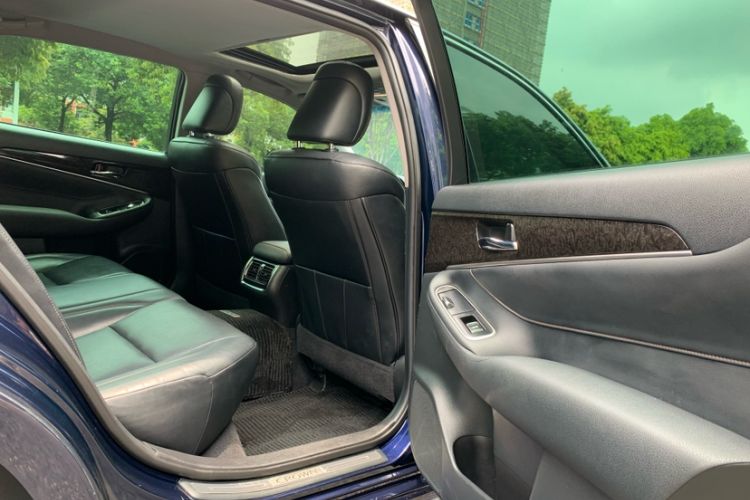Used Toyota Crown 2018 2.0T Fashion Edition Interior 12