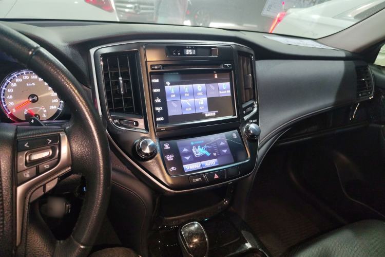 Used Toyota Crown 2018 2.0T Fashion Edition Interior 2