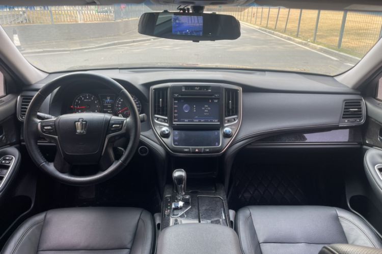 Used Toyota Crown 2018 2.0T Fashion Edition Interior 2