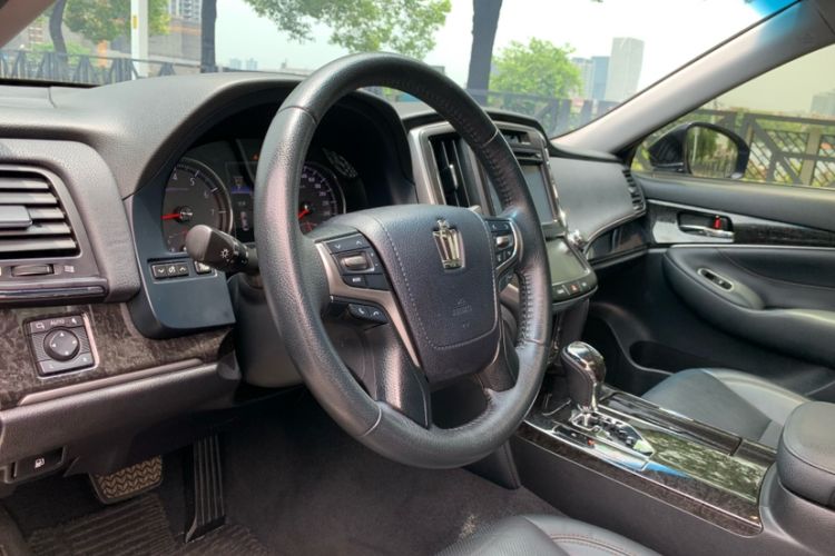 Used Toyota Crown 2018 2.0T Fashion Edition Interior 2