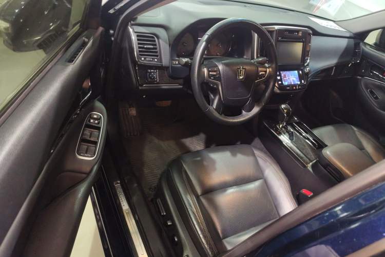 Used Toyota Crown 2018 2.0T Fashion Edition Interior 3