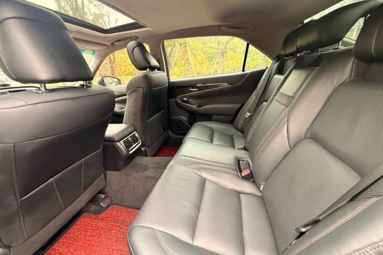 Used Toyota Crown 2018 2.0T Fashion Edition Interior 3