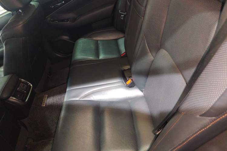 Used Toyota Crown 2018 2.0T Fashion Edition Interior 4