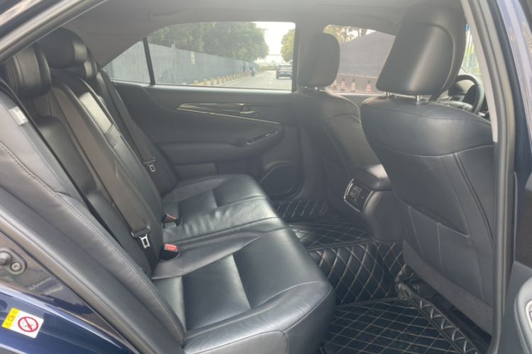 Used Toyota Crown 2018 2.0T Fashion Edition Interior 4