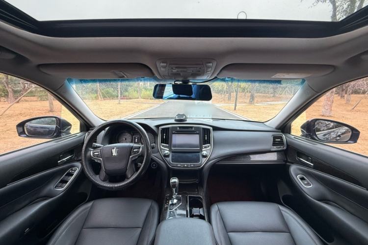 Used Toyota Crown 2018 2.0T Fashion Edition Interior 4