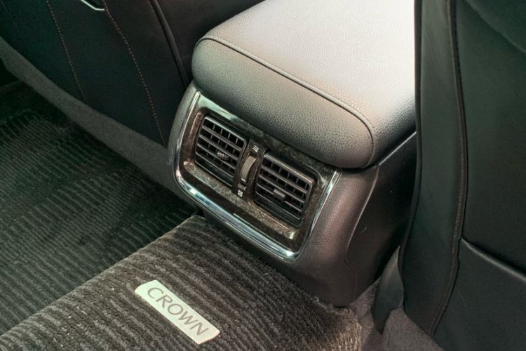 Used Toyota Crown 2018 2.0T Fashion Edition Interior 8